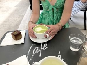 Matcha latte au lait d'amande
