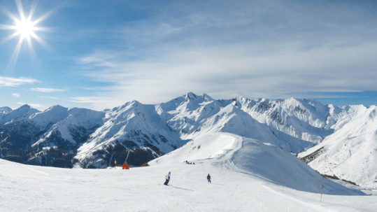 Comment protéger sa peau au ski et à la montagne ? - Claire Andreewitch